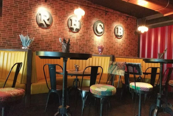 Road House Cafe Bar 4