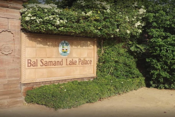 WelcomHeritage Bal Samand Lake Palace 2