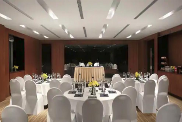 Hilton Bangalore Embassy Golflinks 3