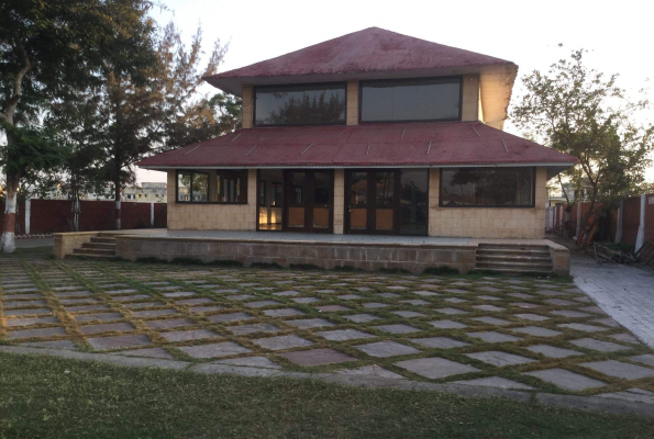 Lal Kothi Lawns