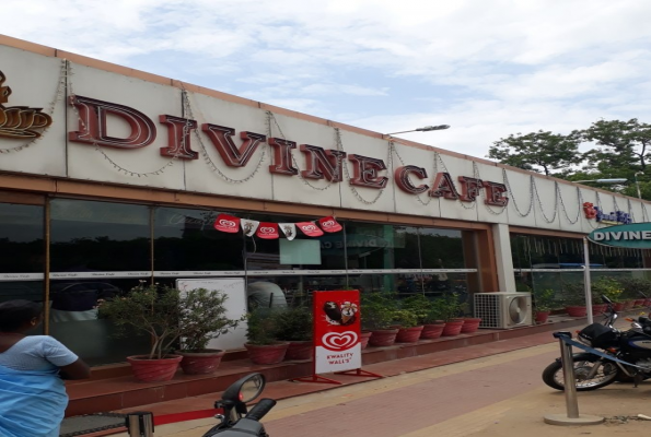 Divine Cafe 3