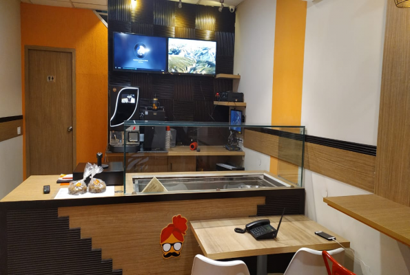 Hungry Tau Cafe And Restaurant 4