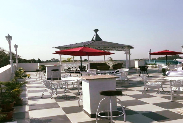 Auric Restaurant & Rooftop Cafe 1