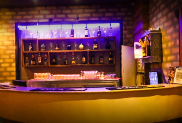 Hangout Lounge Bar And Restro 3