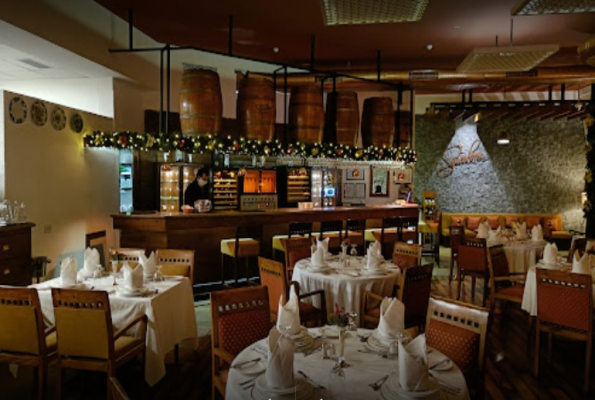 Salvadores Fine Dining 2