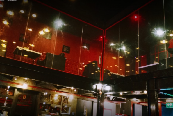 Sherlocks Lounge And Kitchen