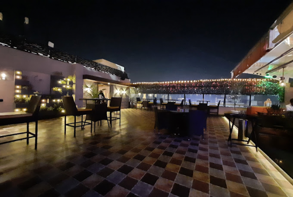 The Twilight Kitchen And Bar 1