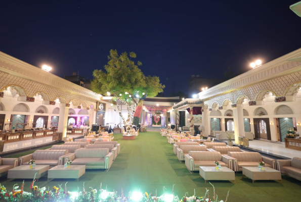 Milantra Green Banquet