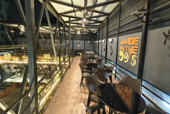 90s Cafe & Restaurant 4