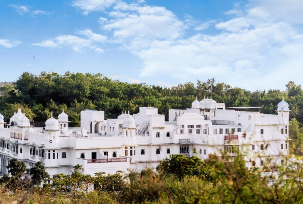 Daulatgarh Resort And Spa 3