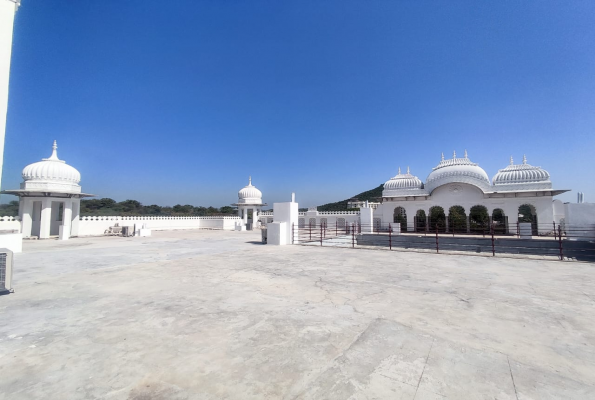 Daulatgarh Resort And Spa 2