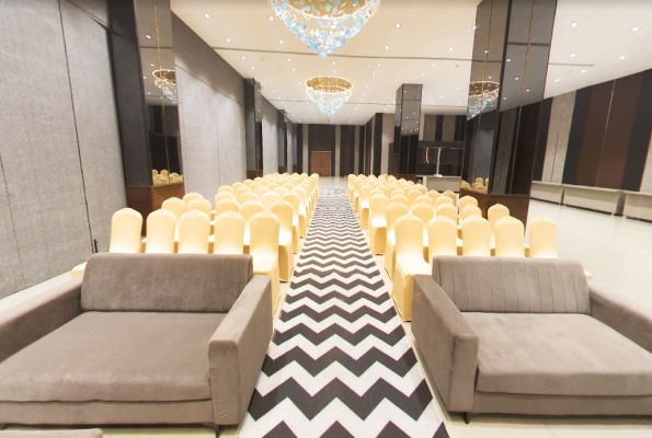 The Grand Exxoniic Hotel & Banquet 4