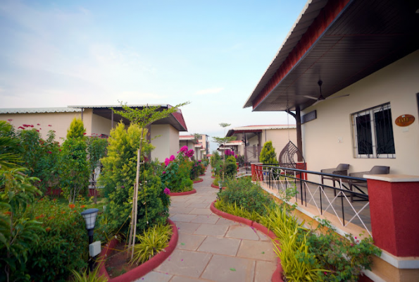 Vintage Retreat Resort 3