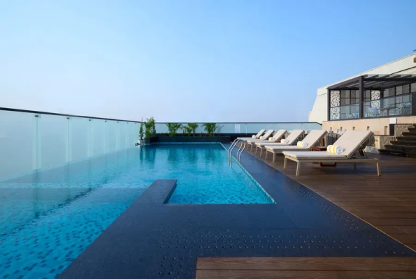 Iris Sarovar Portico