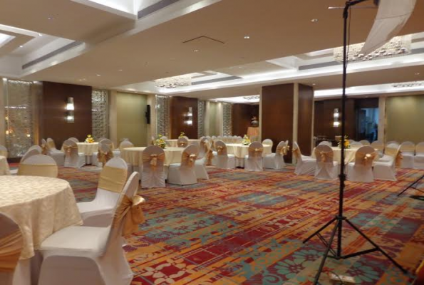 Mahagun Sarovar Portico Hotel