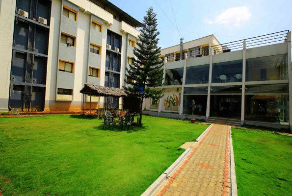 Hotel Online Suites 3