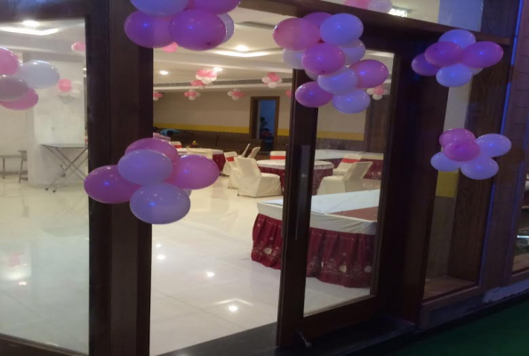 Qcent Hotel By Pacific Inn 2