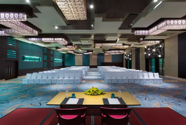 Crowne Plaza Hotel 4