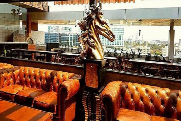 Mustang Terrace Lounge 3