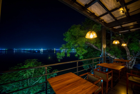 Amogham Lake View Restaurant 3
