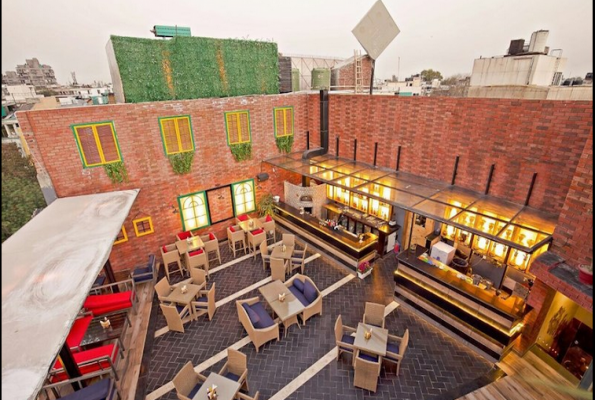 Uncultured Cafe And Bar