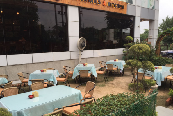 SANDYS Cocktails & Kitchen 4